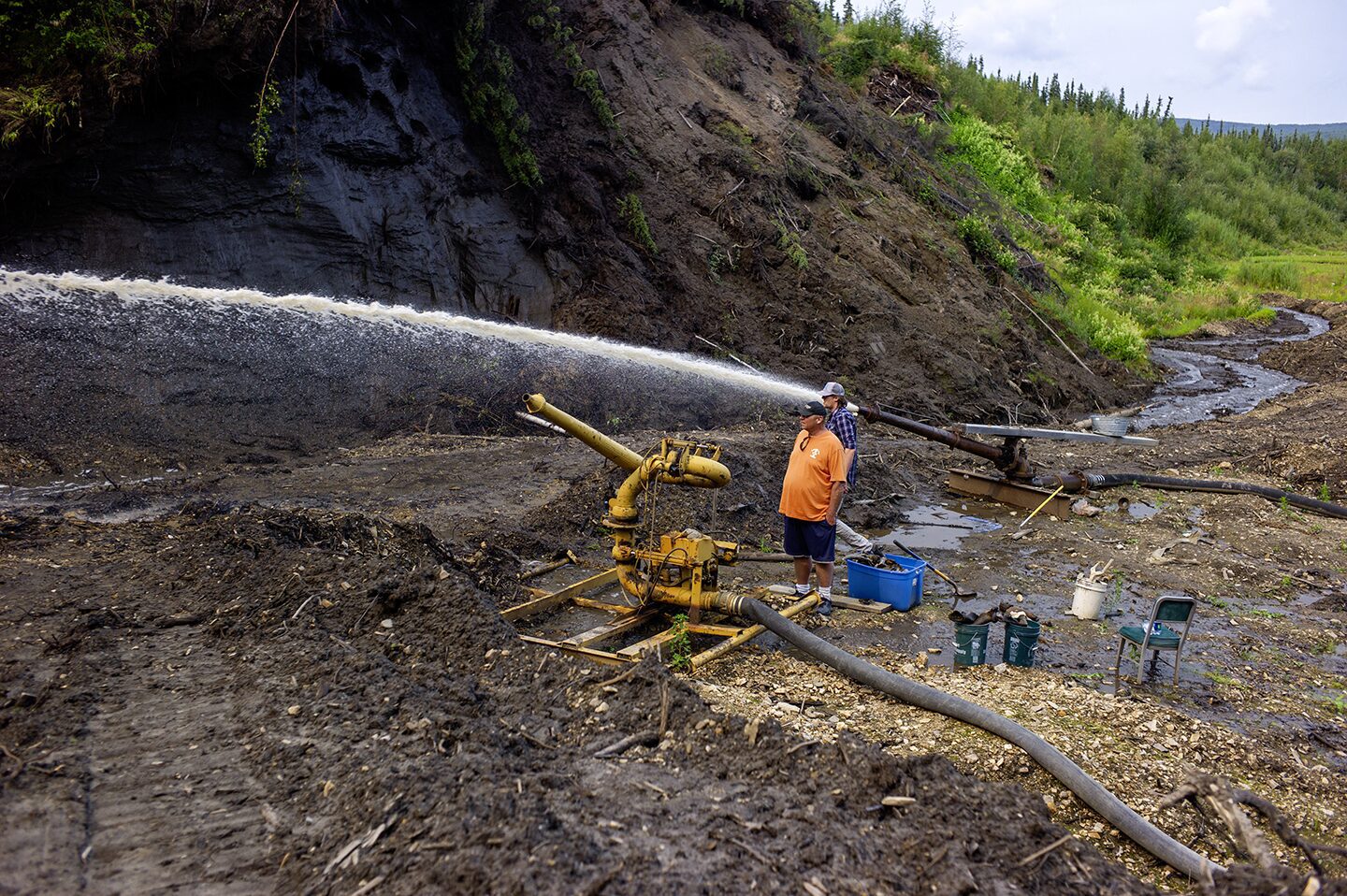 Beneath the ever-frozen ground of Alaska, lie the bones of Ice Age creatures that roamed this region tens of thousands of years ago: bison, woolly mammoths, and prehistoric bears. Stored in a permafrost deep-freeze for all this time, these remained are in pristine condition and represent an unprecedented window into the life of the Pleistocene Epoch.