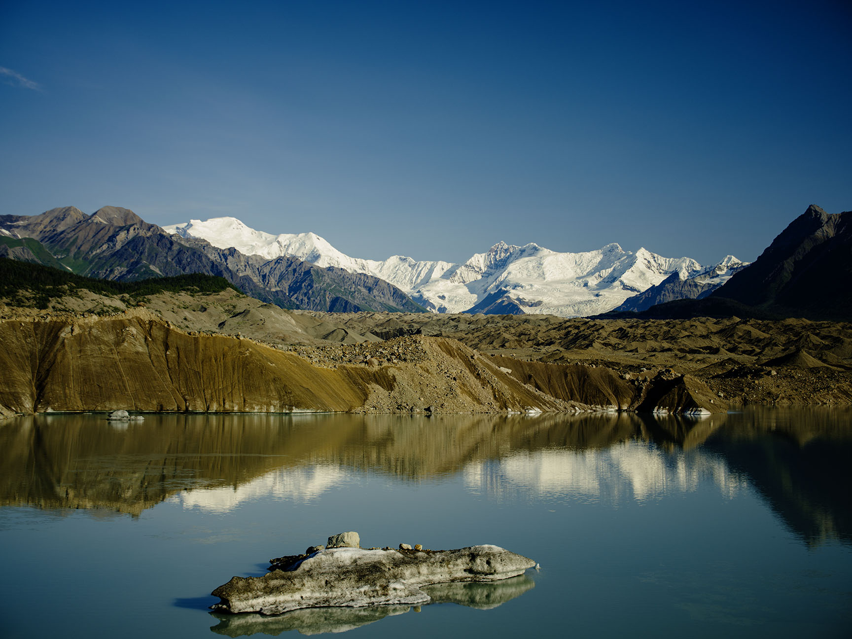 With the very change in temperature and our climate, the effect in nature due to the warming temperature and change in weather patterns over time, Kennicott Glacier, one of the many glaciers in our larges National Park in Alaska, the Wrangell Saint Elias National Park, a new lake has formed over the last few years at the very toe of the glacier.